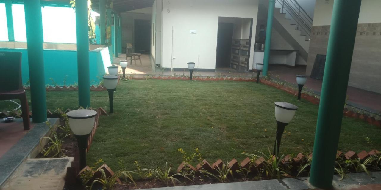M G Residency Hotel Chikmagalūr Екстериор снимка