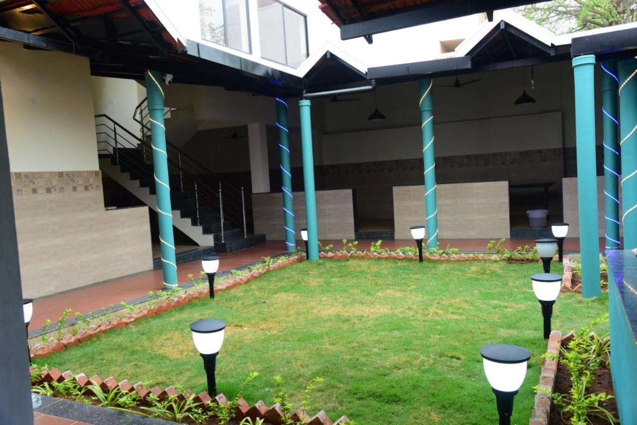 M G Residency Hotel Chikmagalūr Екстериор снимка
